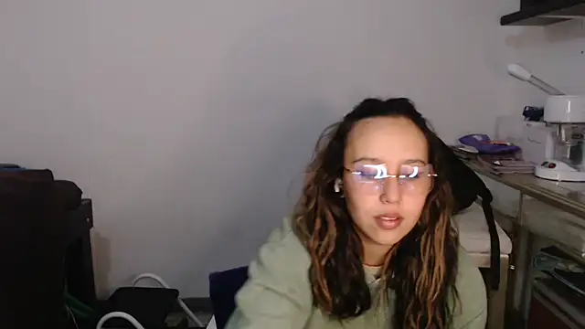 Snapshot of Skarlet_Adams28 chatting on 5, 3, 2025 Skarlet Adams28 online show from 5, 3, 2025