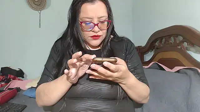Snapshot of esmeralda-delmar chatting on 11, 10, 2025 esmeralda-delmar online show from 11, 10, 2025