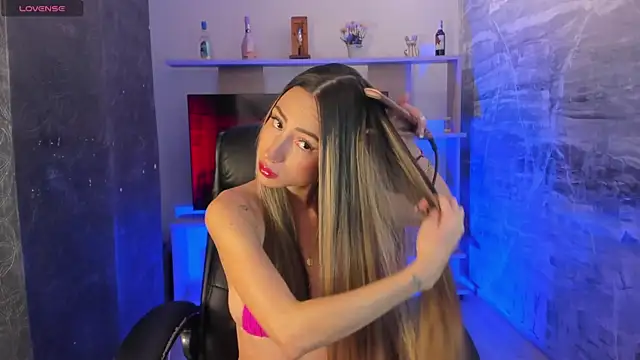 juliasprousse  online show from 5, 2, 2025