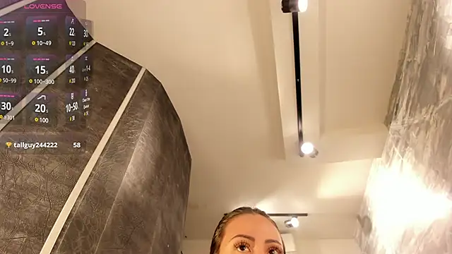 juliasprousse  online show from 14, 1, 2025
