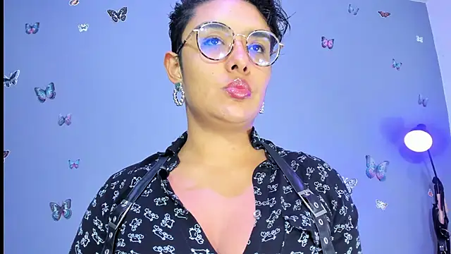 Kaira mosse online show from 9, 11, 2025