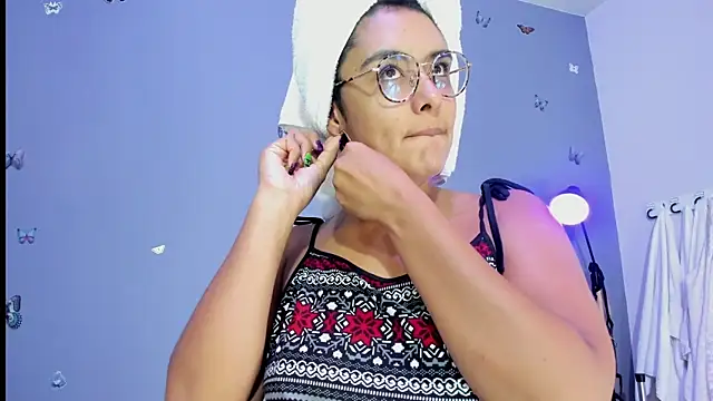 Kaira mosse online show from 7, 11, 2025