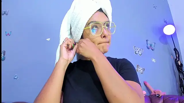 Kaira mosse online show from 8, 11, 2025