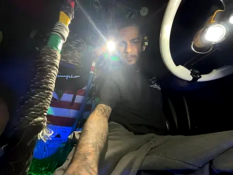 Snapshot of XMeF10 chatting on 24, 11, 2025 XMeF10 online show from 24, 11, 2025