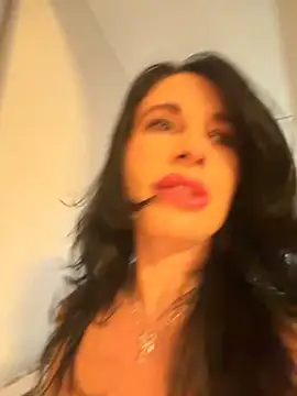 MichelleCara online show from 4, 12, 2025