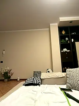 MichelleCara online show from 2, 12, 2025