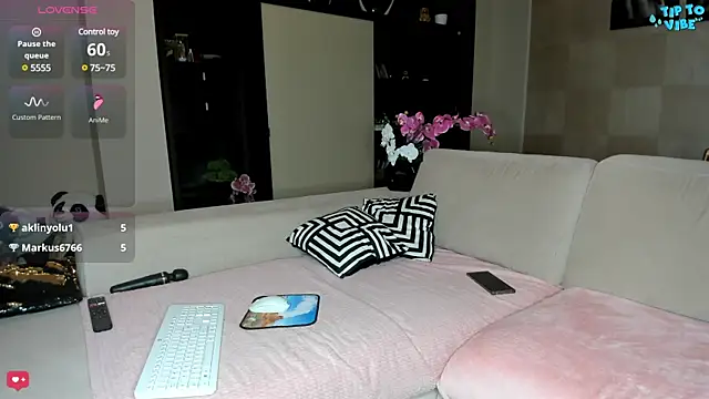 MichelleCara online show from 6, 2, 2025