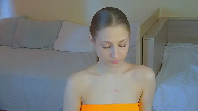 BritneyCruze online show from 15, 4, 2026