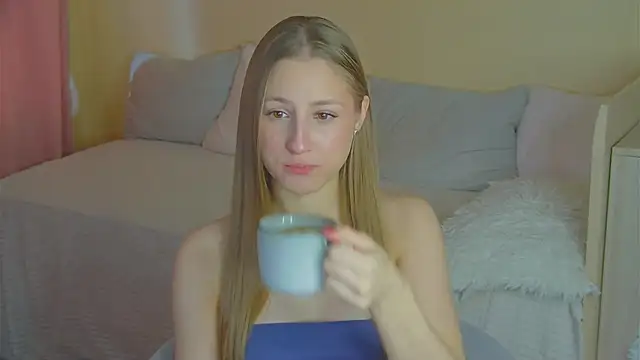 BritneyCruze online show from 28, 11, 2025