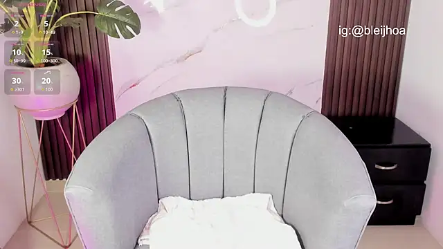 Snapshot of kenayfox chatting on 21, 7, 2026 kenayfox online show from 21, 7, 2026