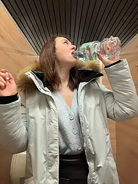 Dina Tease online show from 9, 2, 2026