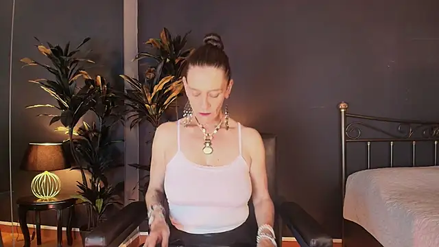 LeanaMature online show from 6, 3, 2025