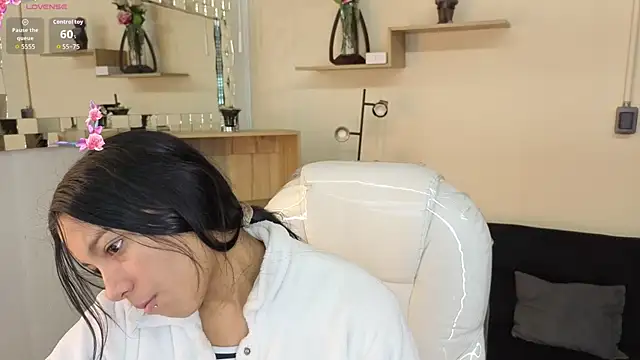 Snapshot of Saray_reyes chatting on 19, 11, 2025 Saray reyes online show from 19, 11, 2025