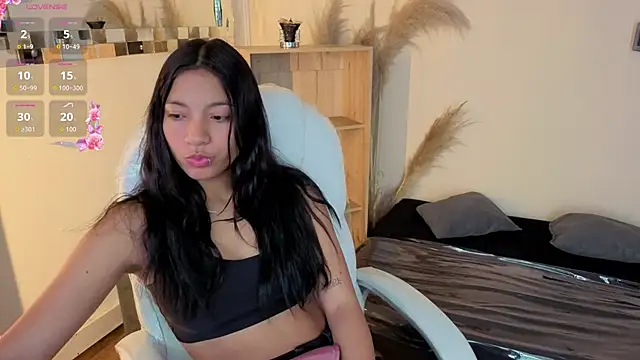 Snapshot of Saray_reyes chatting on 23, 10, 2025 Saray reyes online show from 23, 10, 2025