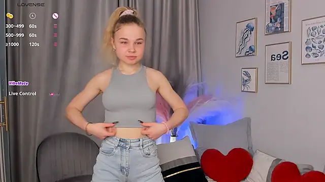 OdetteHarwick online show from 25, 10, 2025