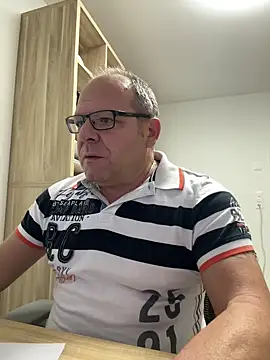 coupleLatinaLovers online show from 16, 10, 2025