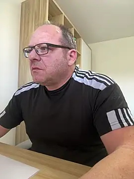 coupleLatinaLovers online show from 24, 2, 2026