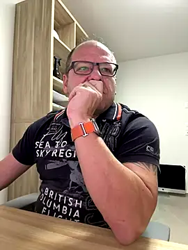 coupleLatinaLovers online show from 20, 10, 2025