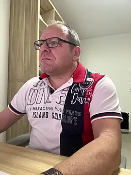 coupleLatinaLovers online show from 5, 12, 2025