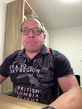 coupleLatinaLovers online show from 15, 12, 2025