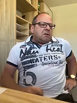 coupleLatinaLovers online show from 21, 4, 2026