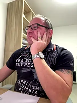 coupleLatinaLovers online show from 11, 11, 2025