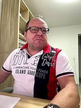 coupleLatinaLovers online show from 3, 12, 2025