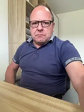 coupleLatinaLovers online show from 20, 4, 2026