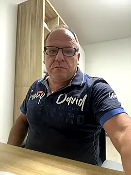 coupleLatinaLovers online show from 17, 10, 2025