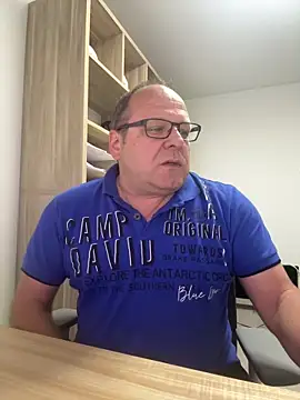 coupleLatinaLovers online show from 16, 4, 2026