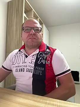 coupleLatinaLovers online show from 17, 11, 2025