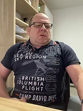 coupleLatinaLovers online show from 19, 2, 2026