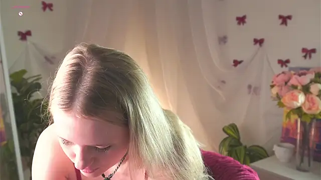 MaydaFoulk online show from 19, 4, 2026