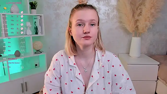 MaydaFoulk online show from 3, 3, 2025