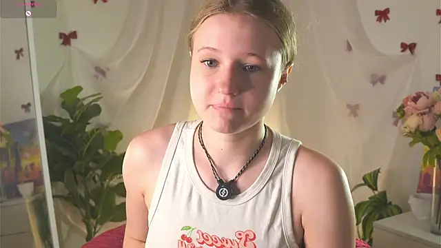 Snapshot of MaydaFoulk chatting on 7, 6, 2026 MaydaFoulk online show from 7, 6, 2026