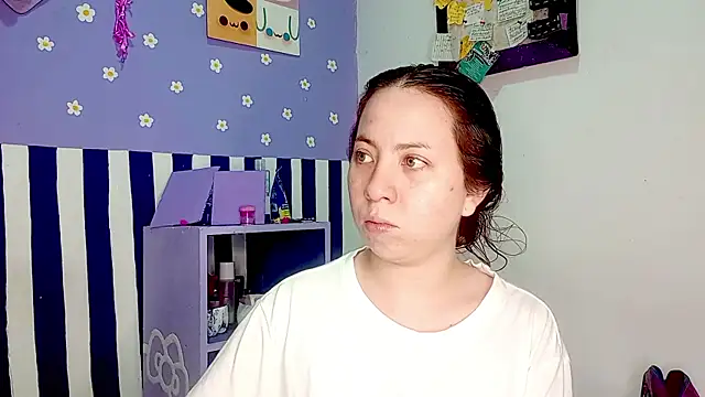 PetiteIvoryQueen19 online show from 3, 6, 2026