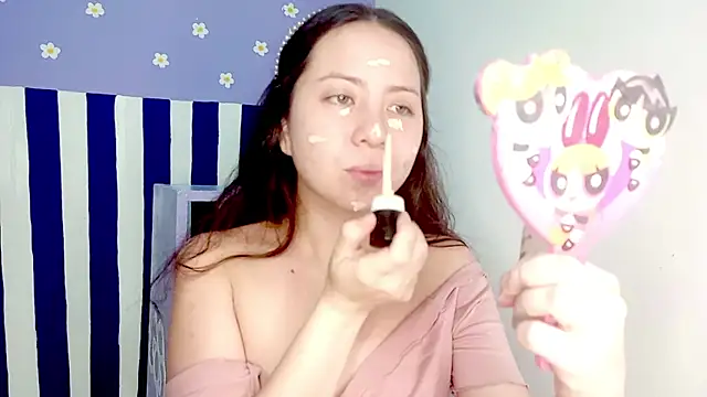 PetiteIvoryQueen19 online show from 4, 4, 2026