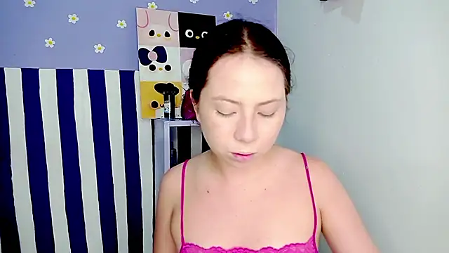 PetiteIvoryQueen19 online show from 10, 4, 2026