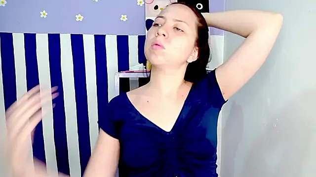 PetiteIvoryQueen19 online show from 14, 4, 2026