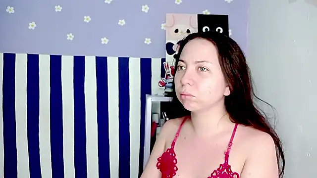 PetiteIvoryQueen19 online show from 22, 4, 2026