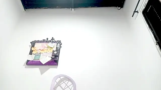 PetiteIvoryQueen19 online show from 8, 1, 2026