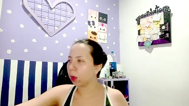 PetiteIvoryQueen19 online show from 17, 5, 2026