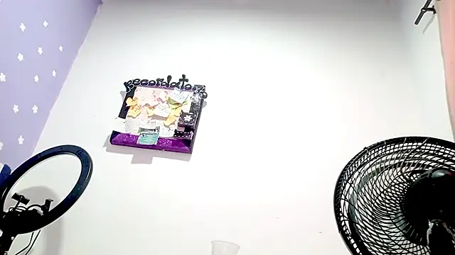 PetiteIvoryQueen19 online show from 25, 2, 2026