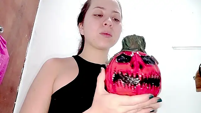 PetiteIvoryQueen19 online show from 6, 10, 2025