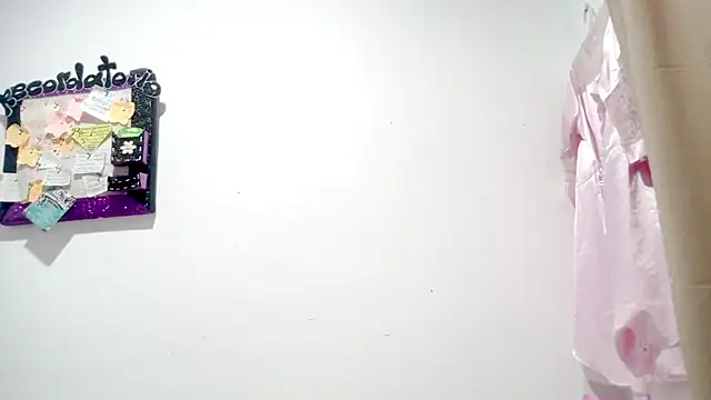 Snapshot of PetiteIvoryQueen19 chatting on 12, 7, 2026 PetiteIvoryQueen19 online show from 12, 7, 2026