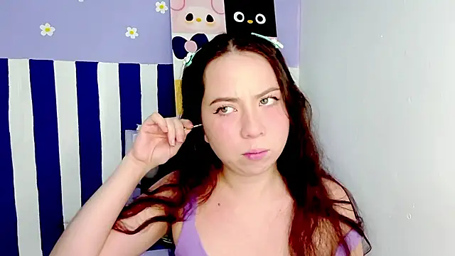 PetiteIvoryQueen19 online show from 16, 4, 2026