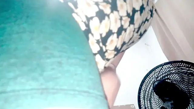 PetiteIvoryQueen19 online show from 5, 12, 2025