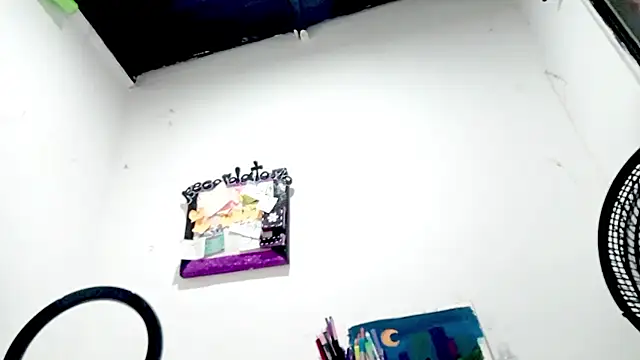 PetiteIvoryQueen19 online show from 1, 12, 2025