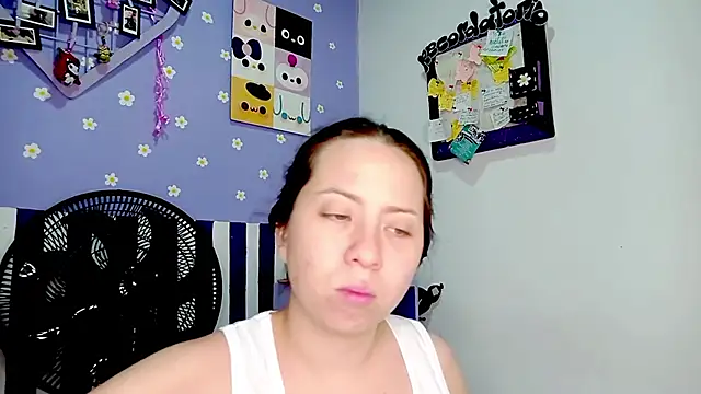 PetiteIvoryQueen19 online show from 7, 6, 2026