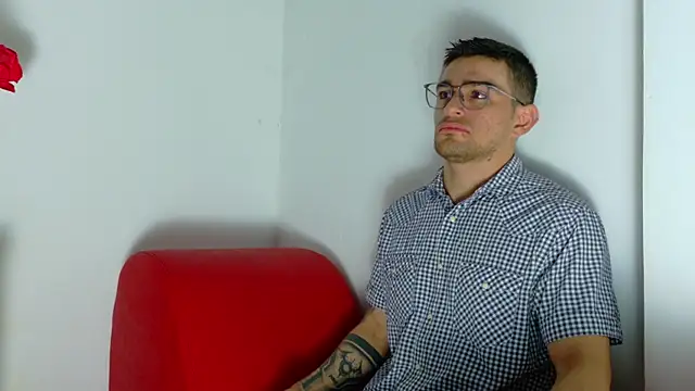 Snapshot of Sexy_Alejandro_ chatting on 15, 5, 2026 Sexy Alejandro online show from 15, 5, 2026